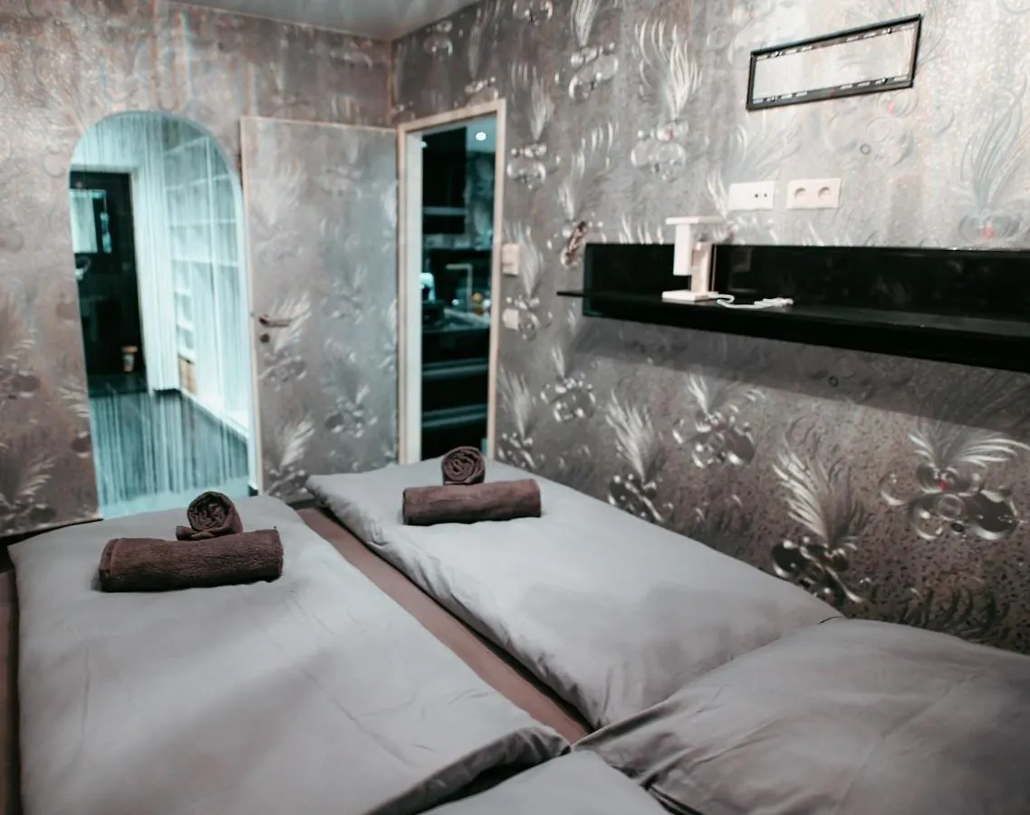 Vip Vienna Shopping Center 5 Appartment Апартаменты